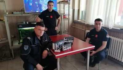 KC Kruševac- Donacija baterijskih lampi