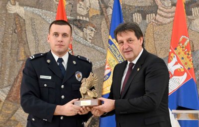 Titula najposvećenijeg policijskog službenika