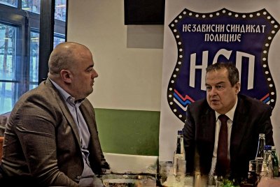 MINISTAR DAČIĆ ODRŽAO OBEĆANjE VLADA DONELA „UREDBU O NAKNADI TROŠKOVA POLICIJSKIH SLUŽBENIKA“