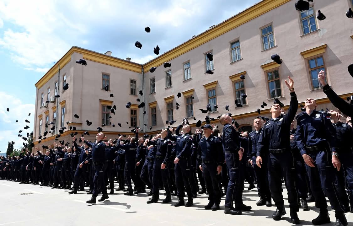 ČESTITKA POVODOM PROMOCIJE POLAZNIKA CENTRA ZA OSNOVNU POLICIJSKU OBUKU